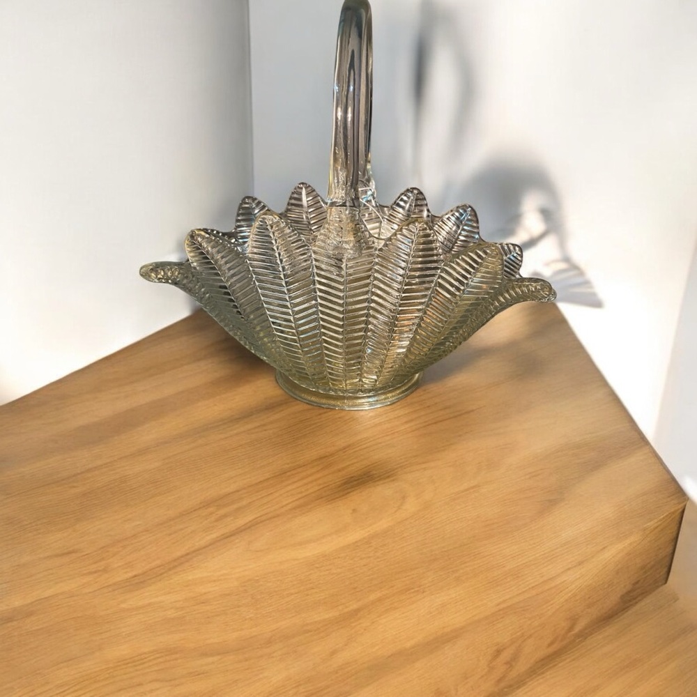 VINTAGE collection LE Smith herringbone feather glass basket